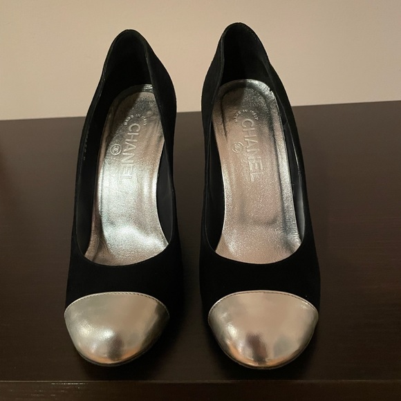 Chanel suede black and silver pumps - Picture 6 of 7